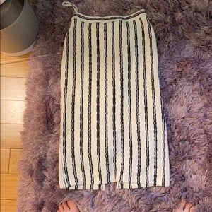 long body fitting vertical striped skirt